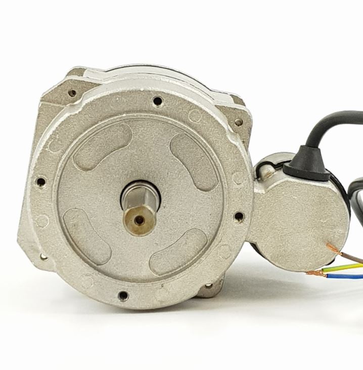 V-TUF XHD865 burner motor close-up showing shaft, capacitor and terminal connections