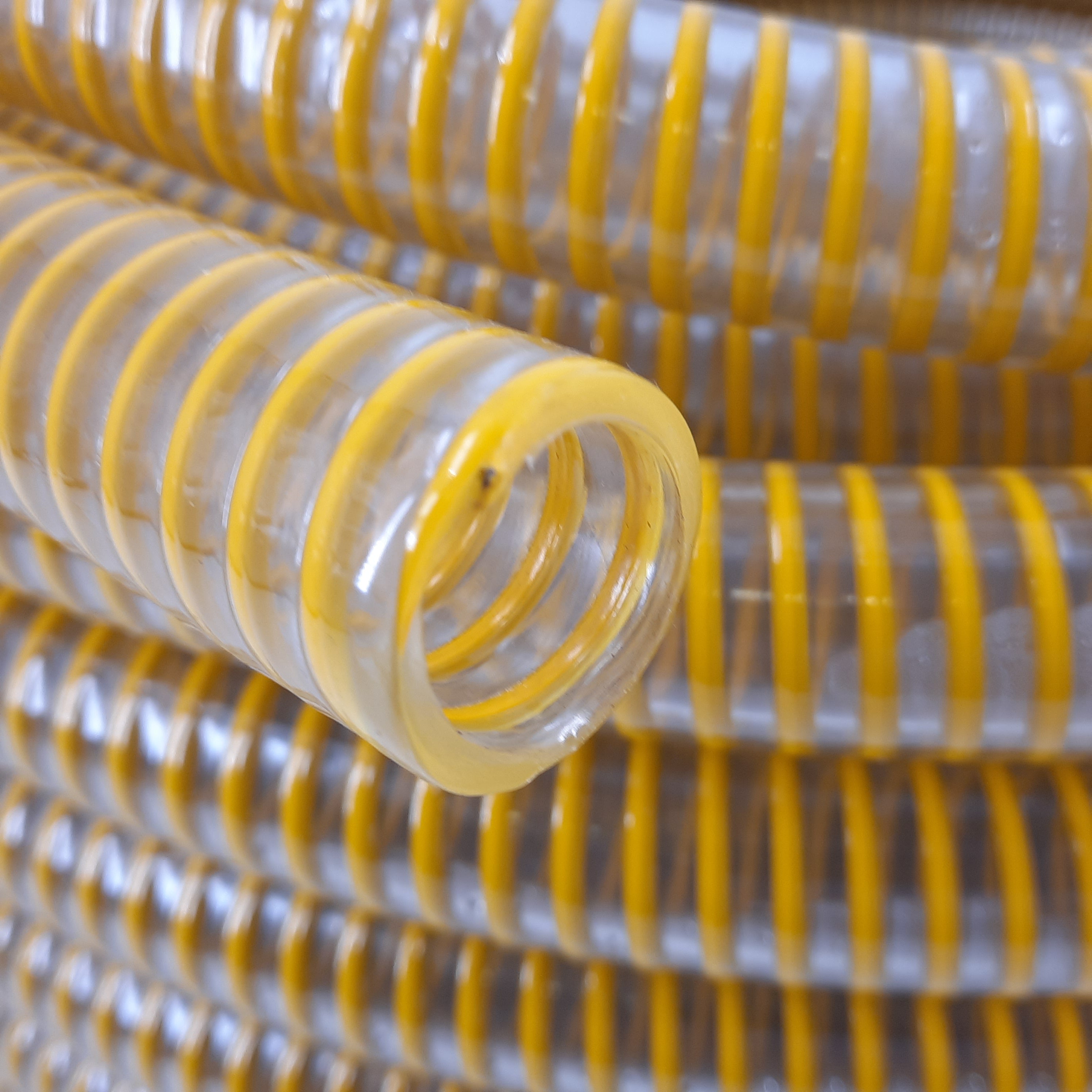 V-TUF 3/4 inch super flex spiral suction hose end view showing bore and wall