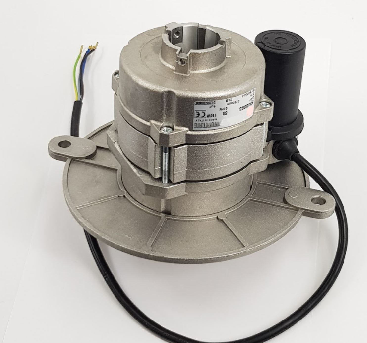 V-TUF D3.010 motor with fuel pump drive detail showing coupling and alignment