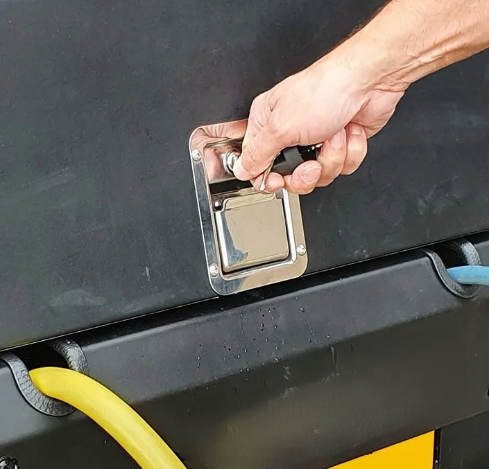 V-TUF DELUGE 600L XL hot trailer close-up showing 350 Bar pump and Yanmar diesel engine