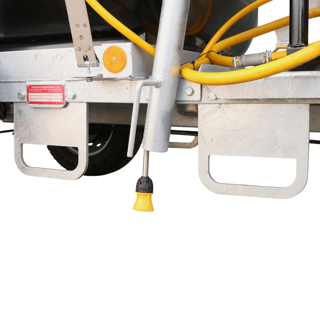 V-TUF DELUGE1125HWTD10GB diesel bowser tow hitch detail showing coupling and safety chain