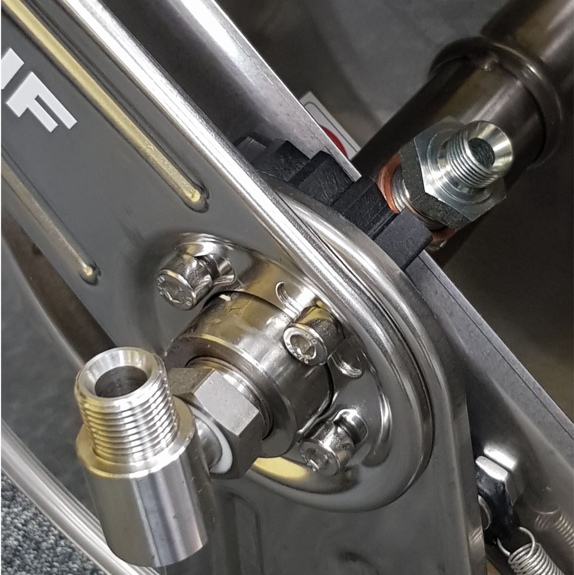 V-TUF V5.2200 tufREEL mounted on wall, showing stainless drum and hose connection