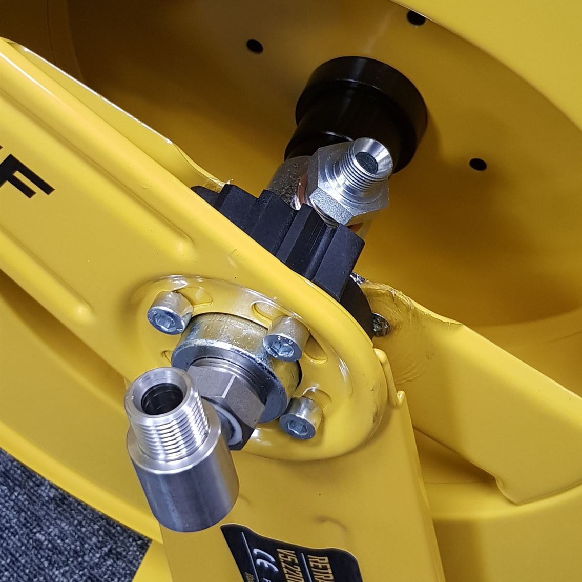 V-TUF V5.2201 tufREEL close-up of retract locking mechanism and hose entry point
