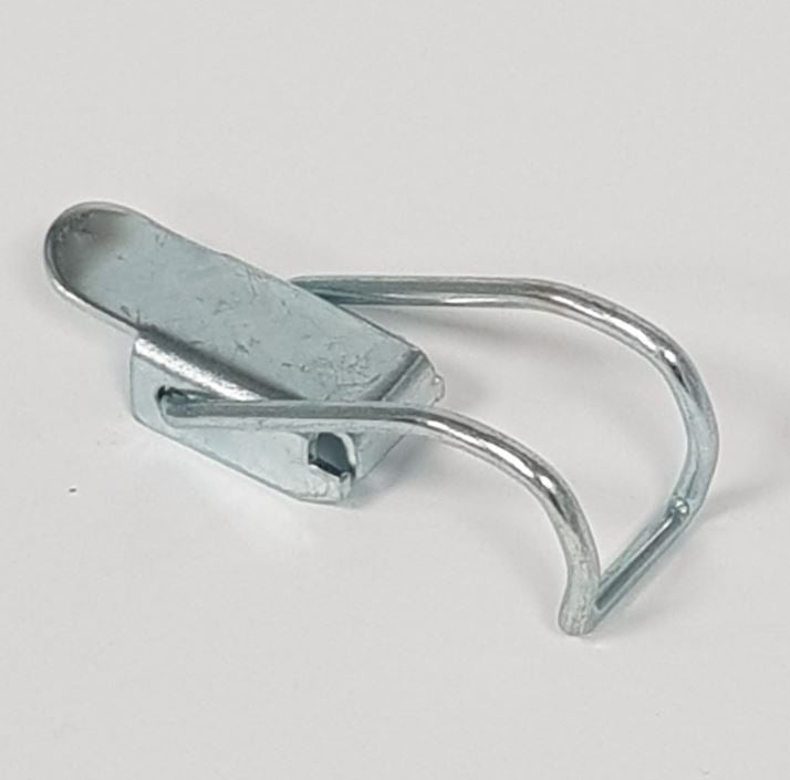 V-TUF VTM186 tank head clip close-up showing iron buckle and locking action