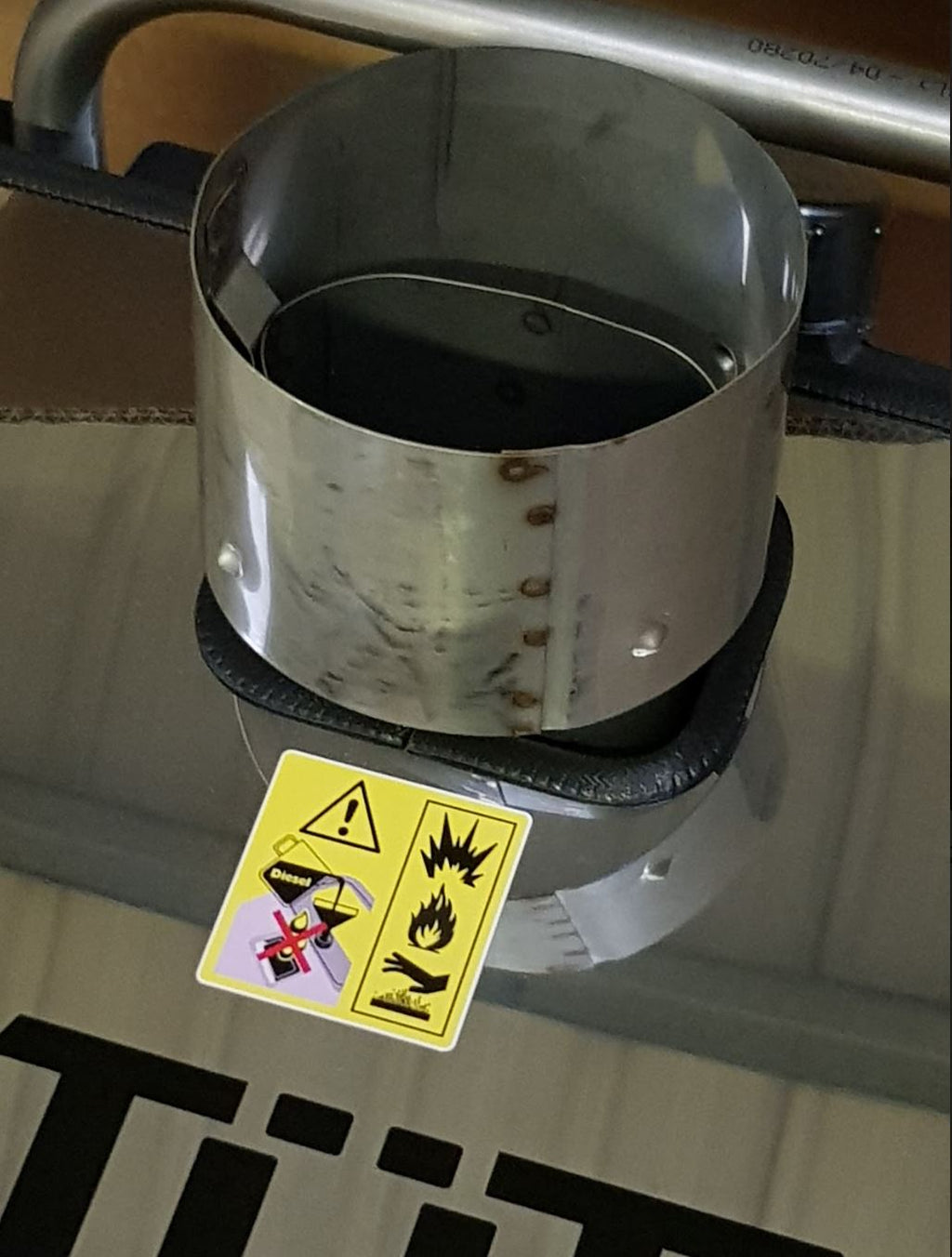 V-TUF chimney flue adapter close-up showing sealing collar and fixing arrangement