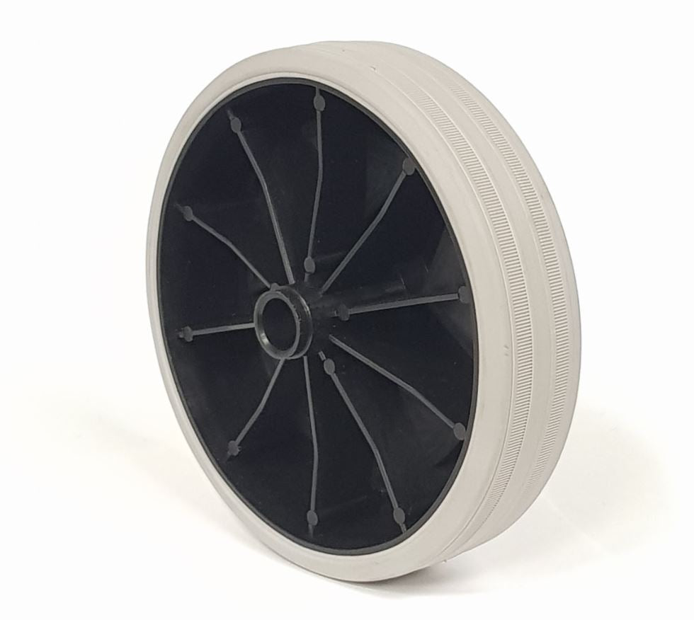 V-TUF VTVS024ST rear wheel close-up showing 195mm diameter and axle mount